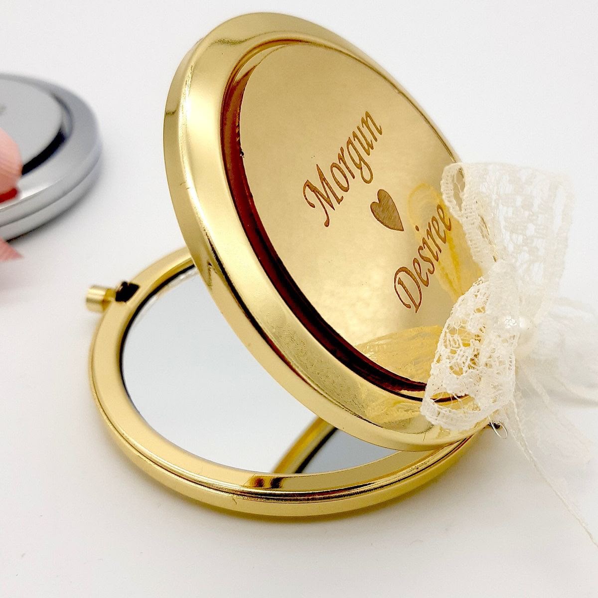 Miroir de poche dore
