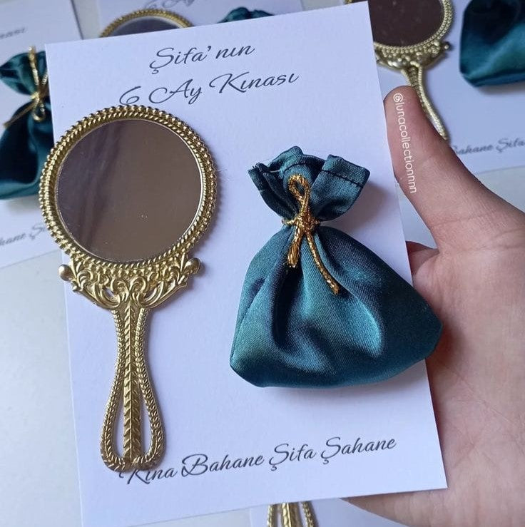 mini-miroir décorative dorée